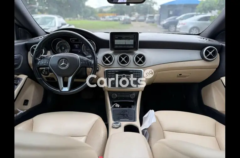 2014 MERCEDES BENZ CLA250 - 3/5
