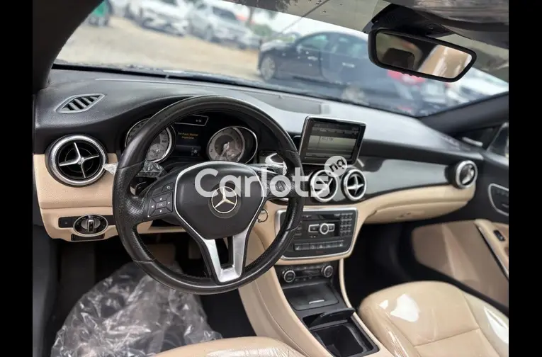 UNREGISTERED 2014 MERCEDES BENZ CLA250 - 2/5
