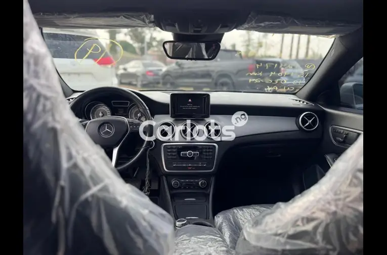 FOREIGN USED 2015 MERCEDES BENZ CLA250 - 3/5