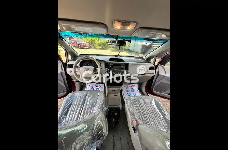 FOREIGN USED 2015 TOYOTA SIENNA LE WITH CCTV - 2/5