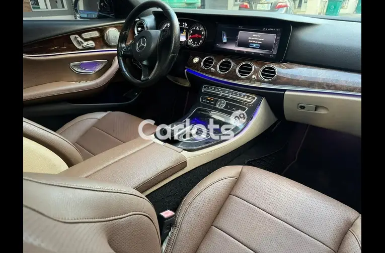 CLEAN 2017 MERCEDES BENZ E300 4MATIC - 2/5