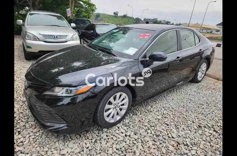 FOREIGN USED 2018 TOYOTA CAMRY LE