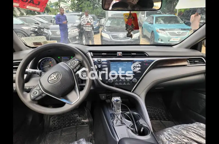 FOREIGN USED 2018 TOYOTA CAMRY LE - 3/5