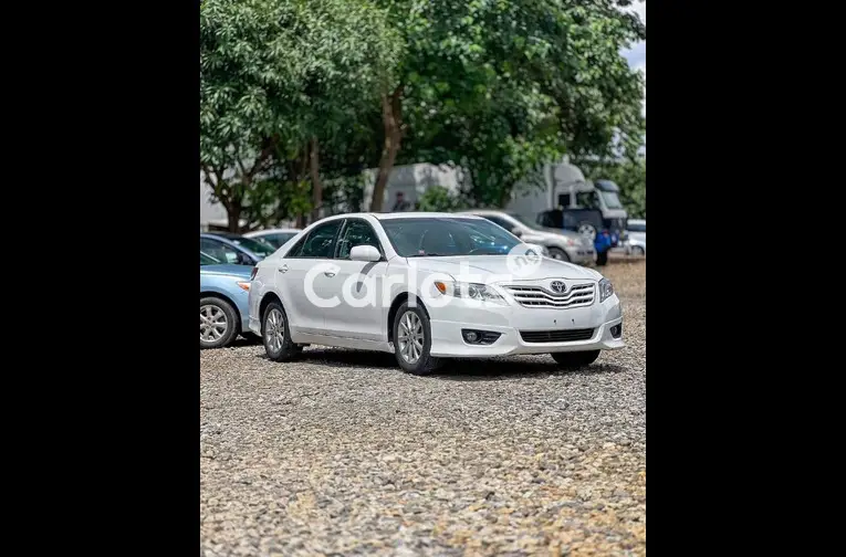 2010 TOYOTA CAMRY - 2/5