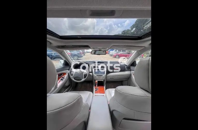 2010 TOYOTA CAMRY - 3/5