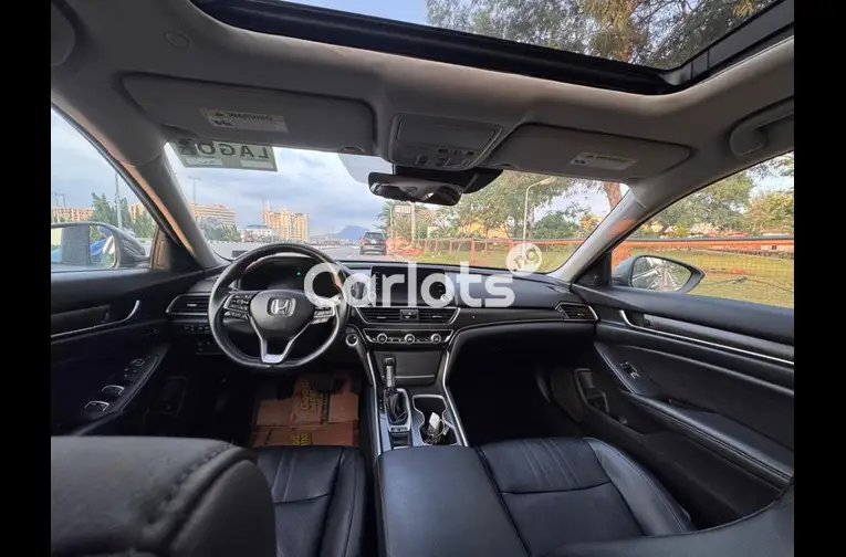 Foreign used 2018 Honda Accord Touring - 2/5