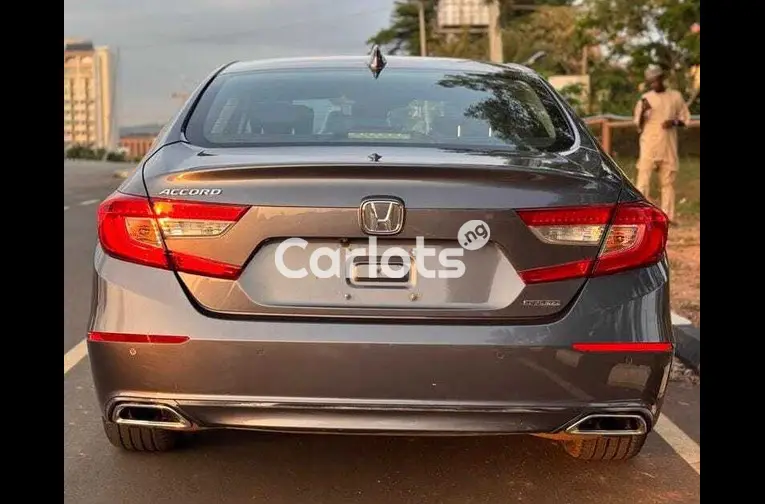 Foreign used 2018 Honda Accord Touring - 4/5