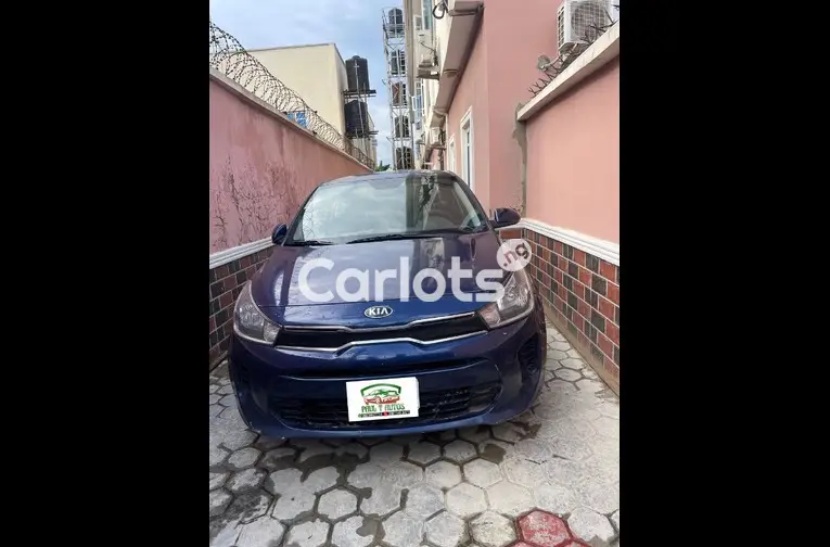 CLEAN 2018 KIA RIO - 1/5