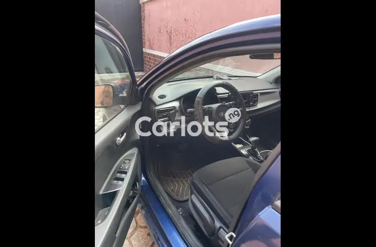 CLEAN 2018 KIA RIO - 2/5