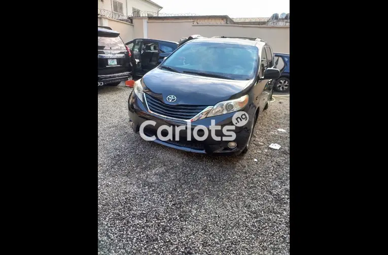 CLEAN 2012 TOYOTA SIENNA LIMITED EDITION - 1/5