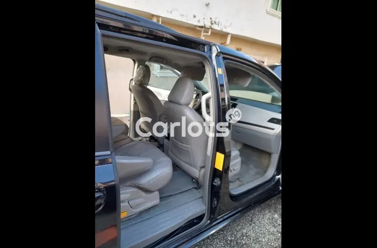 CLEAN 2012 TOYOTA SIENNA LIMITED EDITION - 3/5