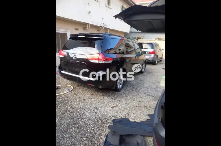 CLEAN 2012 TOYOTA SIENNA LIMITED EDITION - 5/5