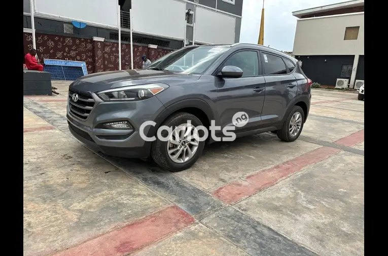 FOREIGN USED 2016 HYUNDAI TUCSON - 2/5