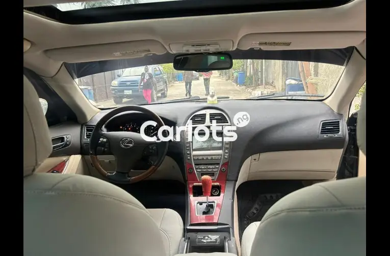 Neatly Used 2009 Lexus ES350 - 2/5