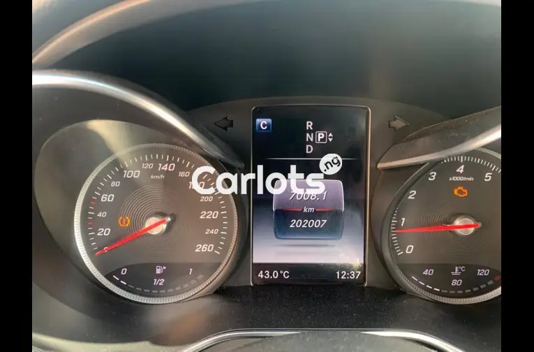 Mercedes Benz C300 2016 - 2/5