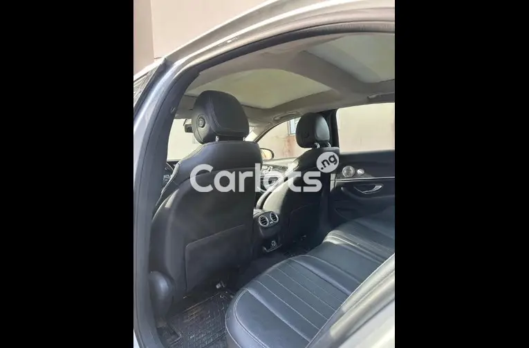 CLEAN 2017 MERCEDES BENZ E300 - 3/5
