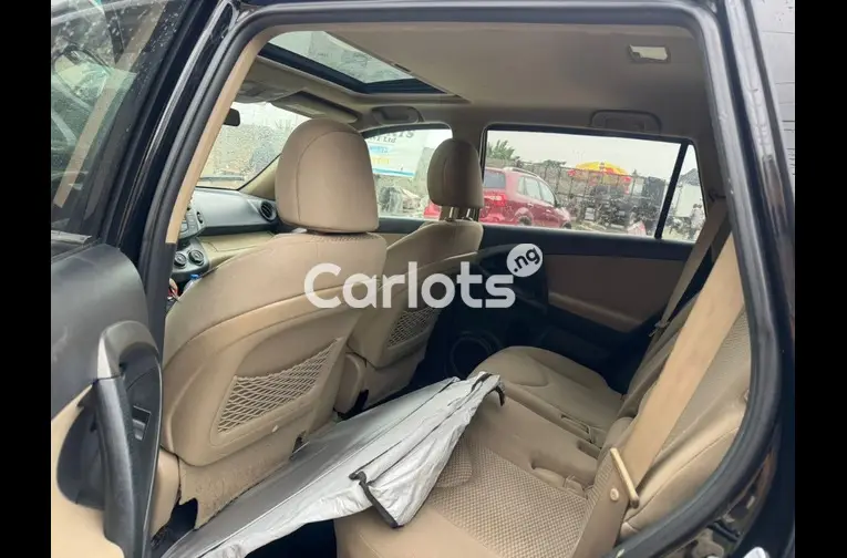 CLEAN 2012 TOYOTA RAV4 4WD - 3/5