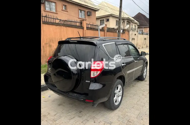 CLEAN 2012 TOYOTA RAV4 4WD - 4/5