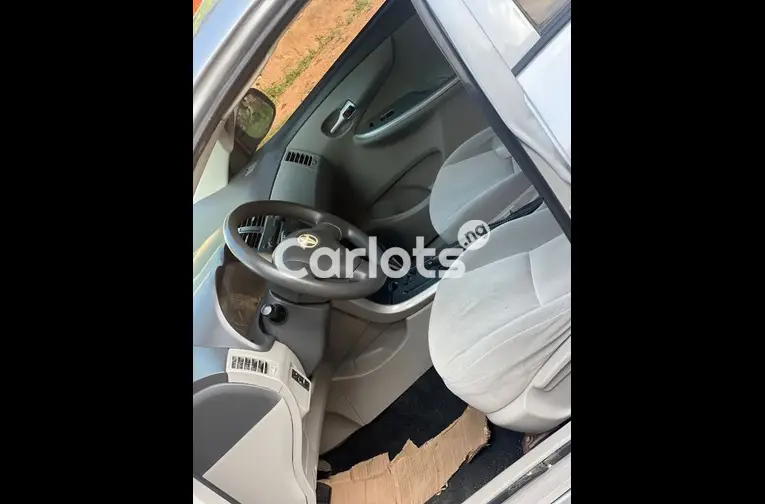 2009 TOYOTA COROLLA LE - 3/5