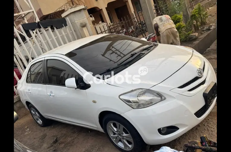 2008 TOYOTA YARIS - 2/5