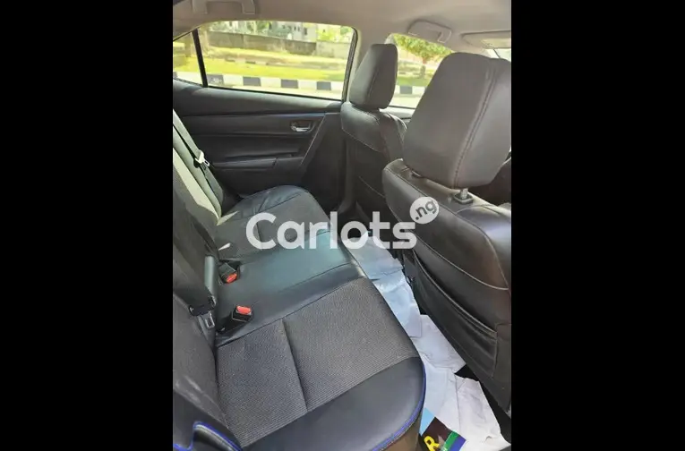 FOREIGN USED 2017 TOYOTA COROLLA SE - 3/5