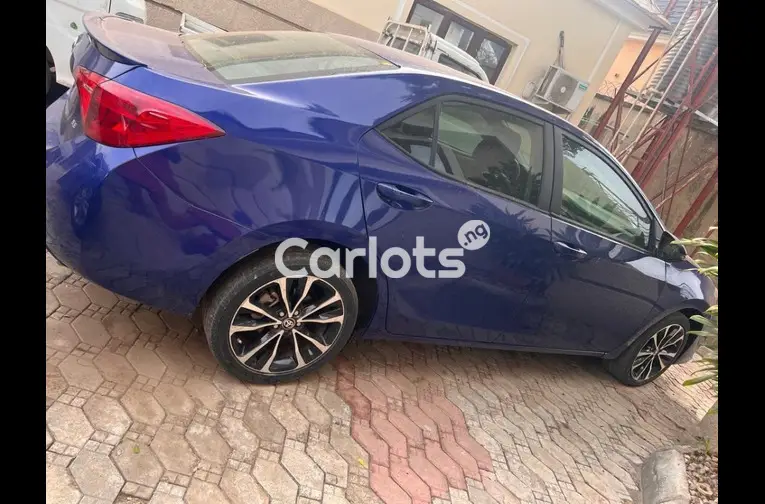 FOREIGN USED 2017 TOYOTA COROLLA SE - 4/5