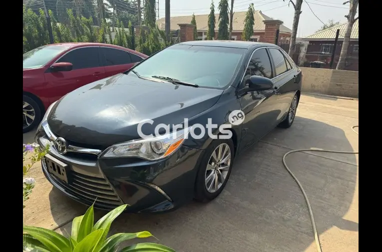 FOREIGN USED 2016 TOYOTA CAMRY XLE - 1/5