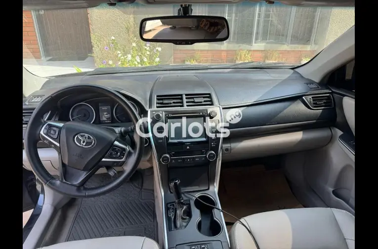 FOREIGN USED 2016 TOYOTA CAMRY XLE - 2/5