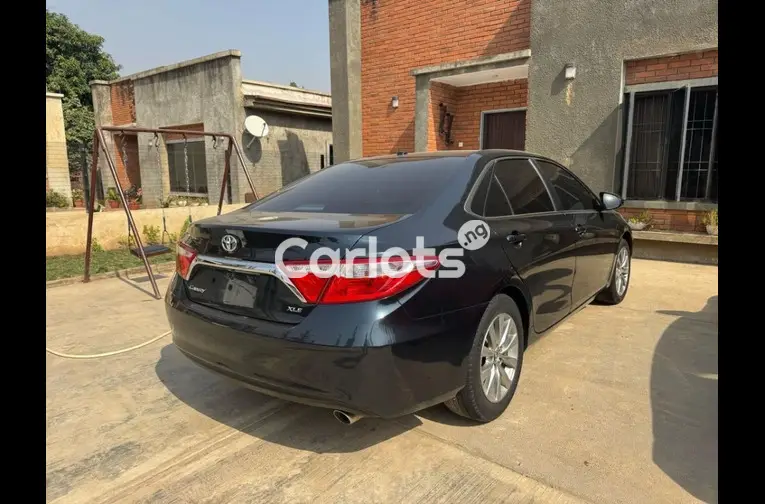 FOREIGN USED 2016 TOYOTA CAMRY XLE - 4/5