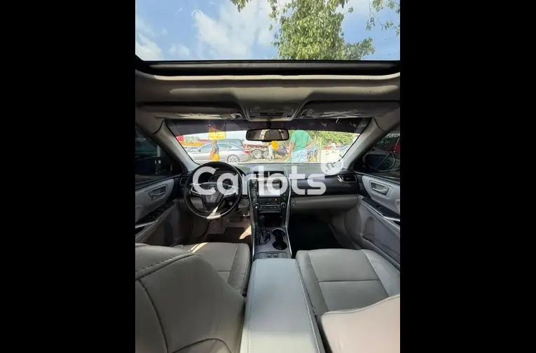 FOREIGN USED 2016 TOYOTA CAMRY XLE - 3/5