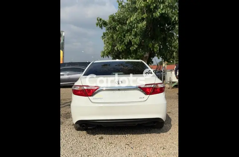 FOREIGN USED 2016 TOYOTA CAMRY XLE - 5/5