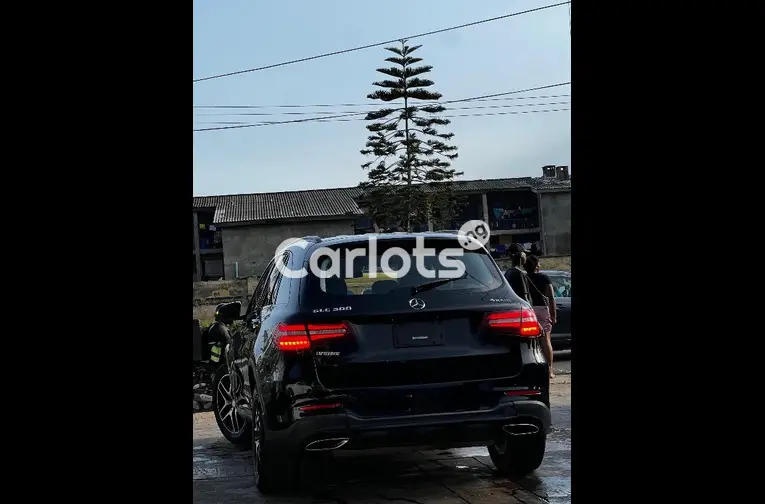 CLEAN 2018 MERCEDES BENZ GLC300 4MATIC - 5/5