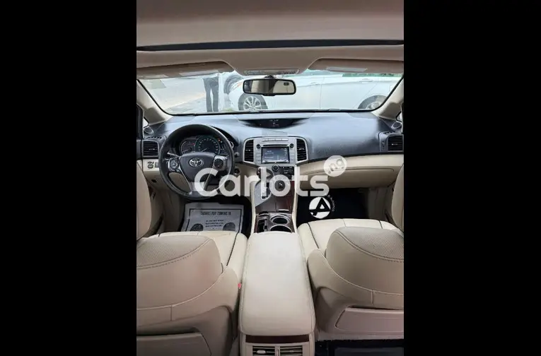2015 Toyota Venza XLE V6 - 2/5