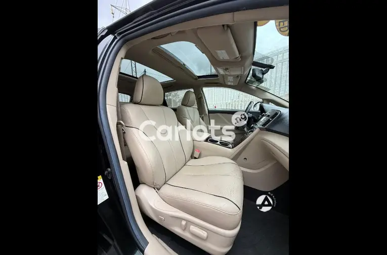 2015 Toyota Venza XLE V6 - 3/5