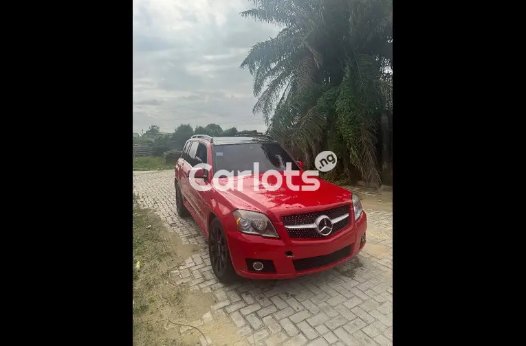 CLEAN 2011 Mercedes Benz GLK350 4MATIC