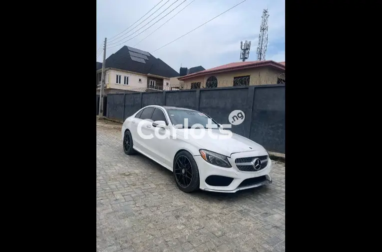 2017 MERCEDES BENZ C300 - 2/5