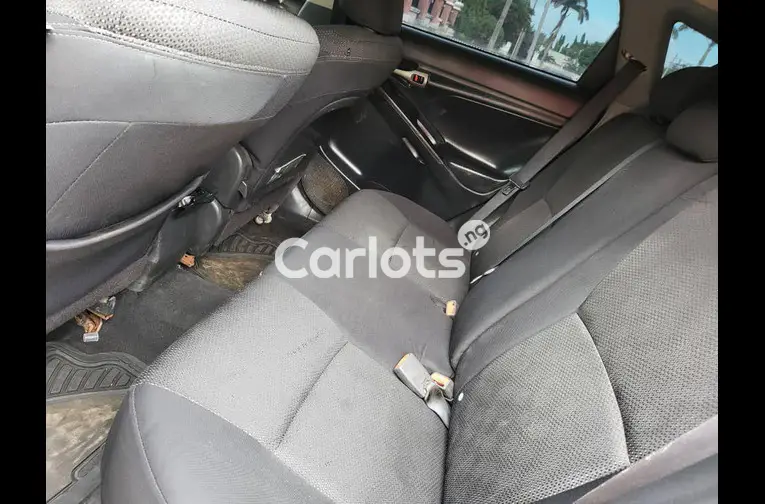 DISTRESS SALE 2010 PONTIAC VIBE - 3/4