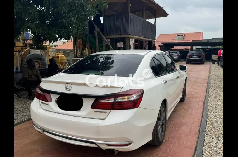 2016 UPGRADED HONDA ACCORD SPORT FULL OPTION - 4/5