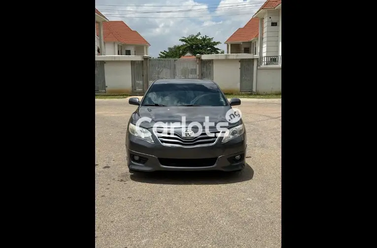 2010 TOYOTA CAMRY SE - 2/5