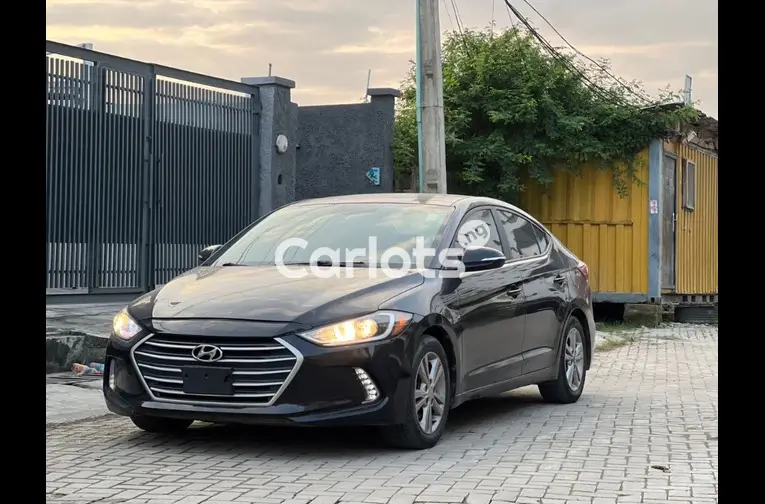FOREIGN USED 2018 HYUNDAI ELANTRA - 1/5