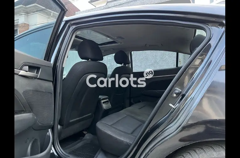 FOREIGN USED 2018 HYUNDAI ELANTRA - 3/5