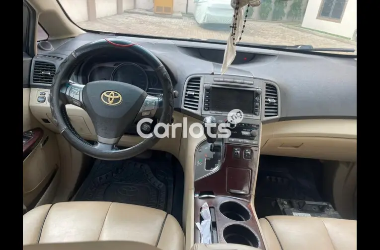 2010 KEYLESS TOYOTA VENZA - 2/5