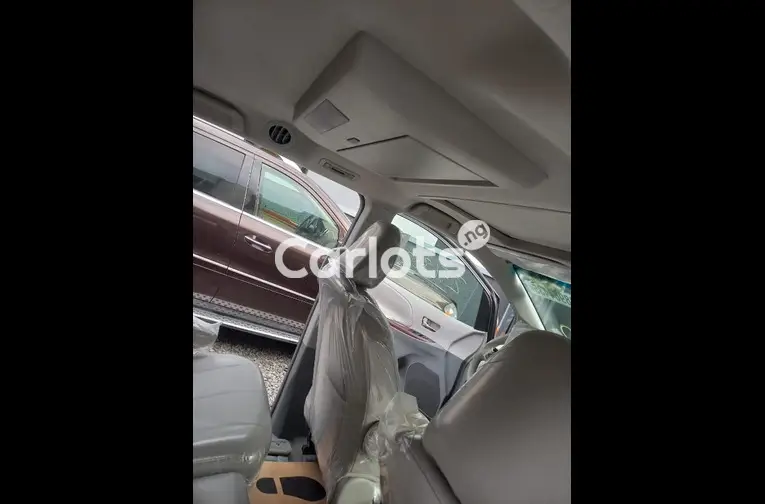 FOREIGN USED 2011 TOYOTA SIENNA XLE V6 - 3/5