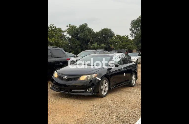 2013 TOYOTA CAMRY SE