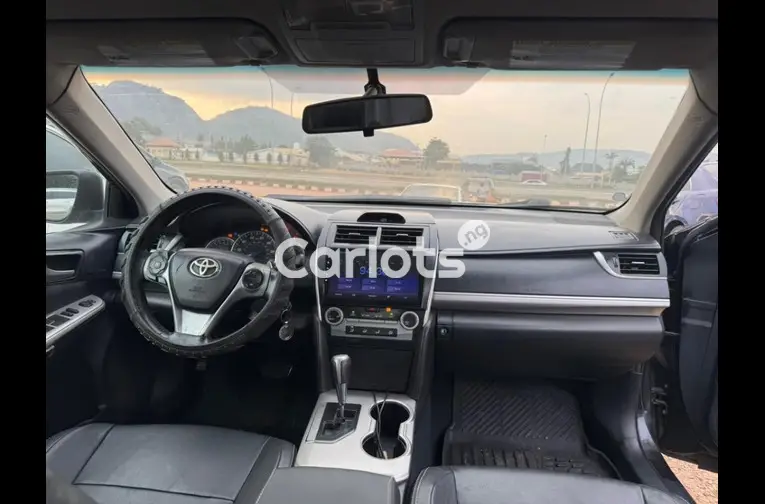 2013 TOYOTA CAMRY SE - 3/5