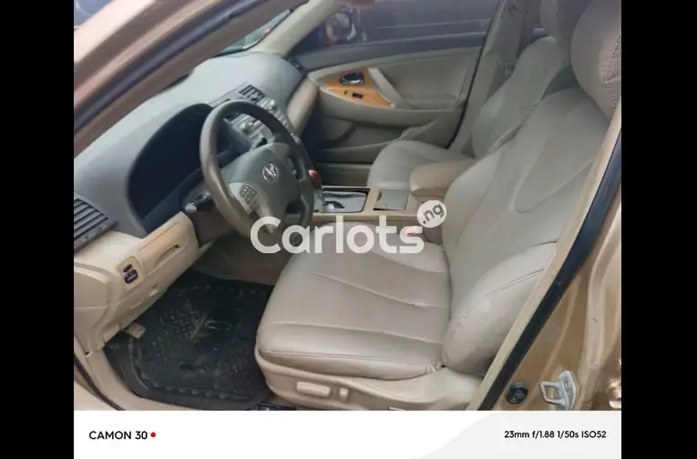 2010 TOYOTA CAMRY - 2/5