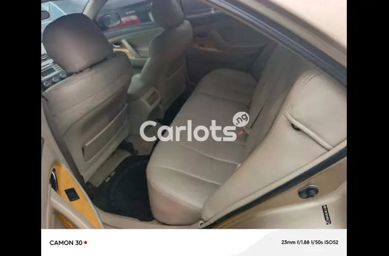 2010 TOYOTA CAMRY - 3/5