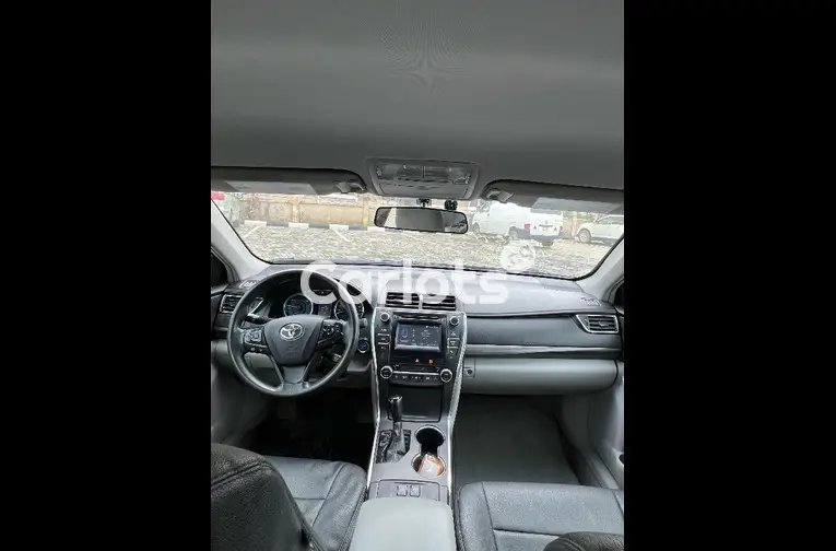 FOREIGN USED 2015 TOYOTA CAMRY HYBRID LE - 2/5