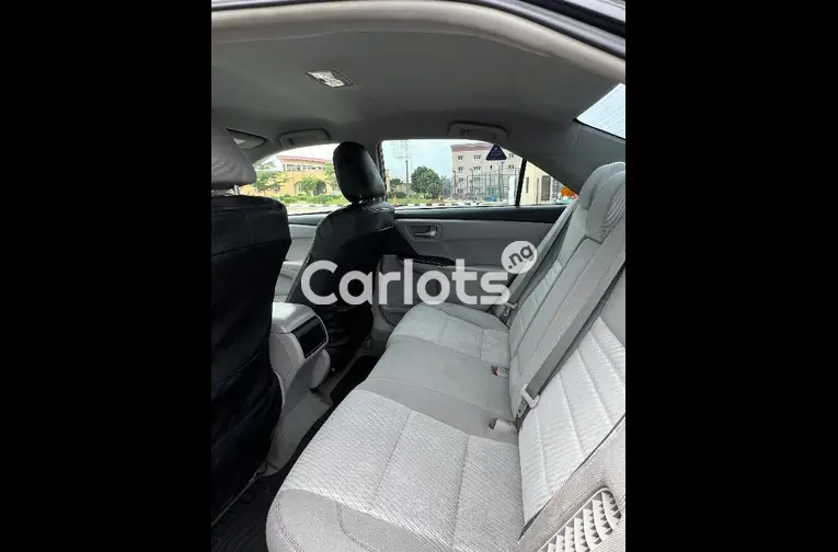 FOREIGN USED 2015 TOYOTA CAMRY HYBRID LE - 3/5