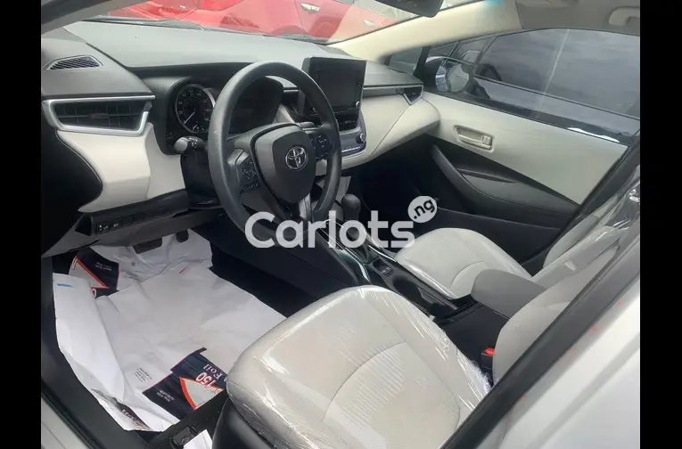 Foreign Used 2022 Toyota corolla - 2/5